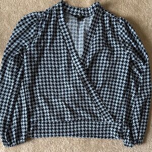 Ann Taylor Navy and White Houndstooth Top